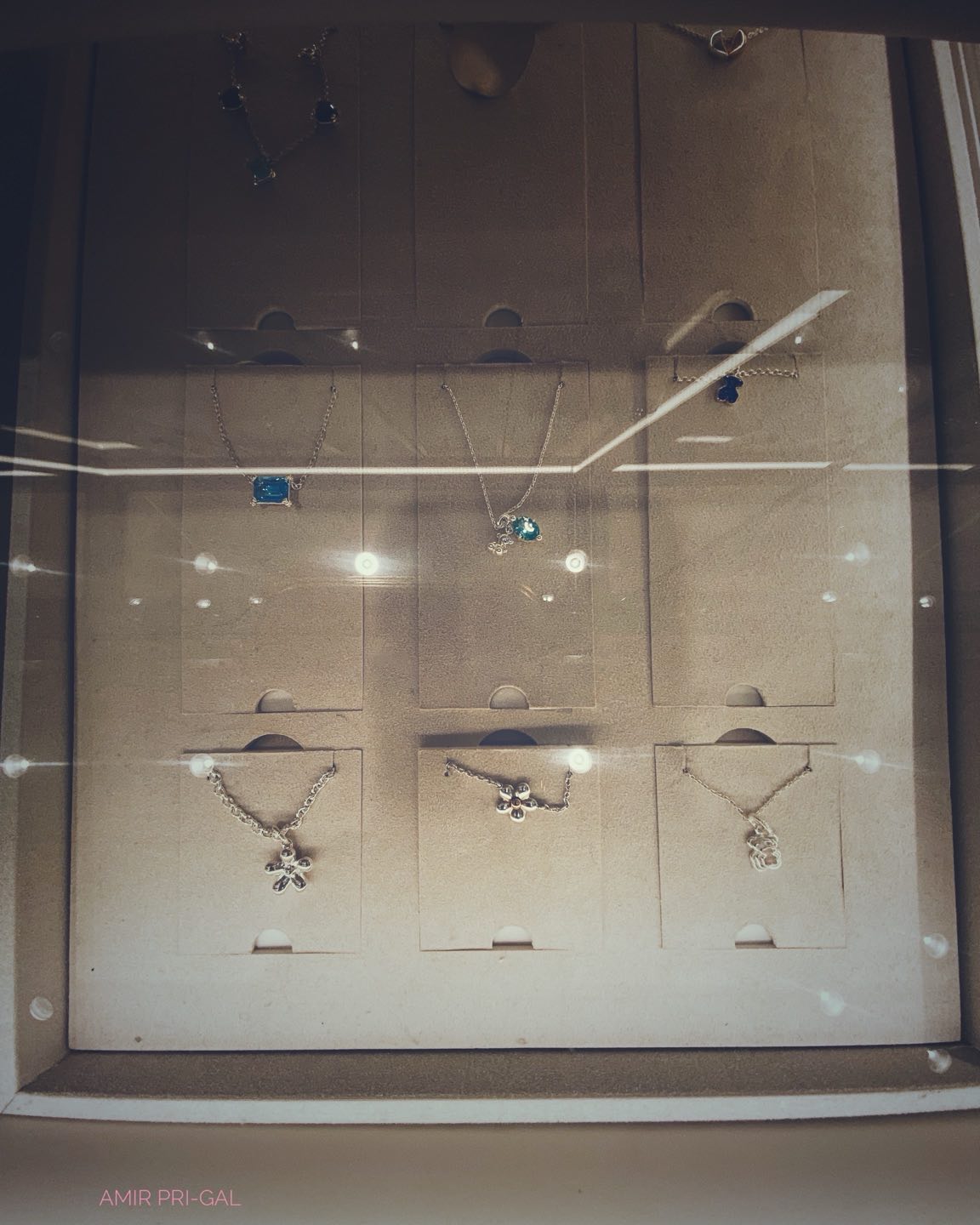 Happy Tu B'Av! In a busy mall today, I was stopped by this quiet display.
#TuBAv #JewishHoliday #LoveAndJoy #MaklMoments # Shopwindow #CelebrateLove #JewelryGram #FromWhereIStand #DayOfLove #JewelryDesign #Glimpse #Promises